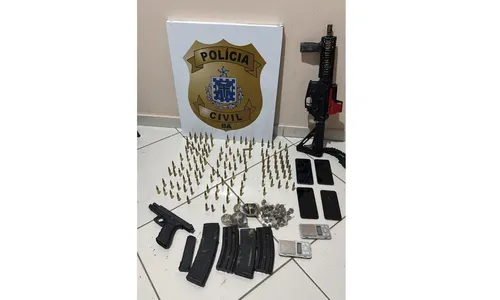 
				
					Policiais apreendem fuzil e granadas no sul da Bahia
				
				