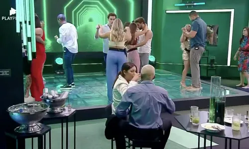 
				
					Power Couple 2025: 1ª festa, treta por votos e ex-BBB faz revelação
				
				