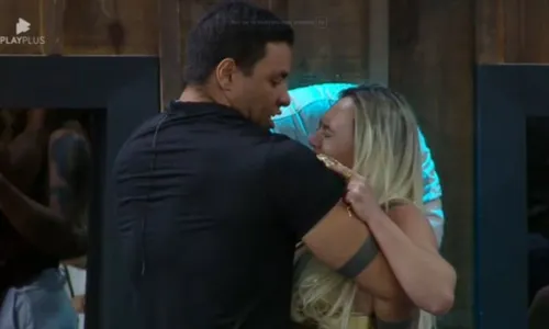 
				
					'Power Couple': Ana Paula surta, Talira acusa Eike e Gui detona Carol
				
				