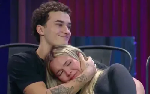 
				
					'Power Couple': Bia chora por não saber escrever Gretchen e se dá mal
				
				