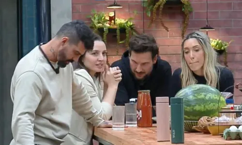 
				
					Power Couple: Radamés dá golpe, Dhomini nega desculpa e Carol revolta
				
				
