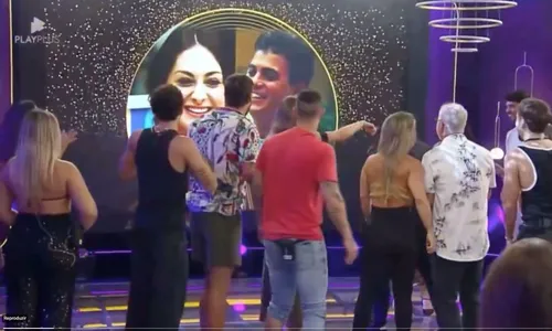 
				
					Power Couple: Everton entrega jogo, Eike chora e Record choca em festa
				
				