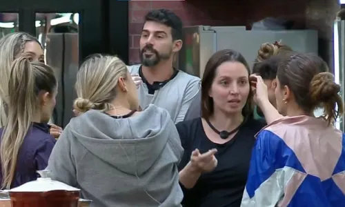 
				
					Power Couple: Gretchen revoltada, Radamés arma treta e briga de casal
				
				