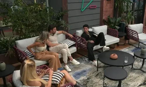
				
					Power Couple: Victor vira chacota de rivais após atitude com Gretchen
				
				