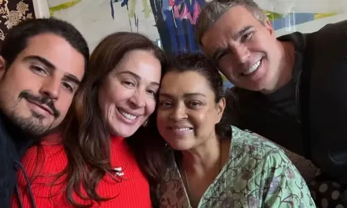
				
					Gilberto Gil aparece em chamada de vídeo emocionante com Preta Gil
				
				