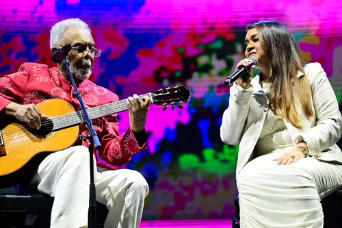 
				
					Preta Gil faz novo desabafo após internação e ganha apoio de famosos
				
				