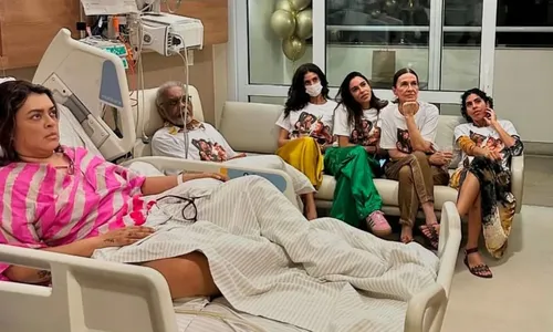 
				
					Preta recebe visita de Gil e celebra recuperação: 'Renascimento'
				
				