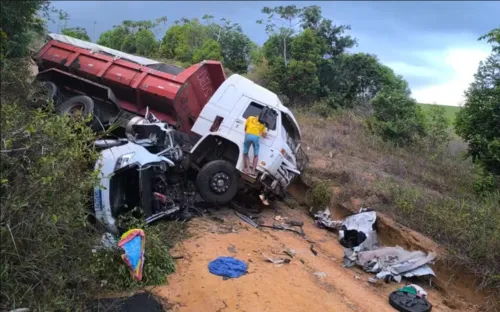 
				
					Quatro pessoas da mesma família morrem em acidente na Bahia
				
				