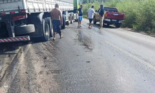 
				
					Quatro pessoas morrem após carro pegar fogo em acidente na Bahia
				
				