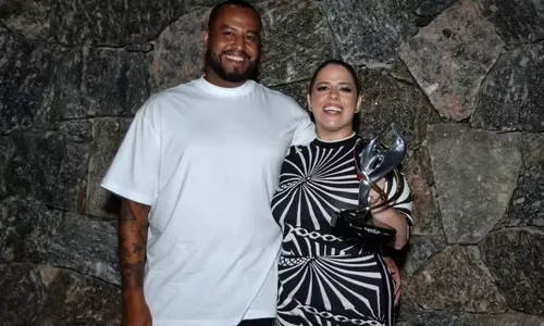 
				
					Tati Machado se declara para marido após perda de bebê: 'Meu chão'
				
				