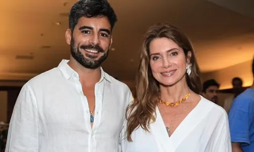 
				
					Leticia Spiller aparece em vídeo romântico com novo namorado; assista
				
				