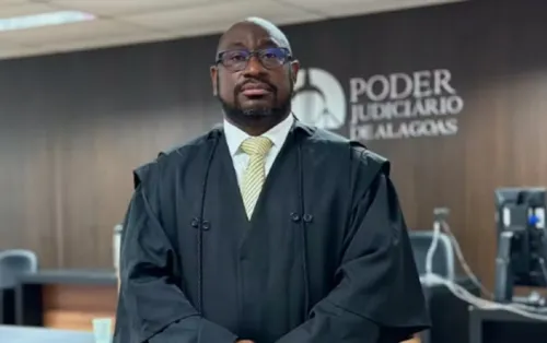 
				
					Quem é João Neto, ex-PM e influencer preso por agredir companheira
				
				