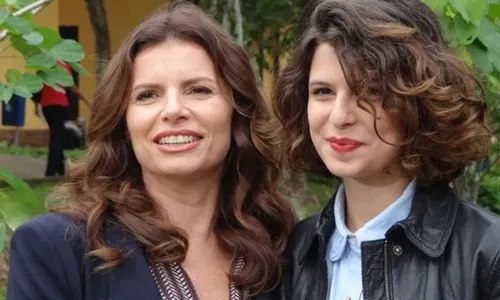 
				
					Quem é Júlia Anquier, filha de Débora Bloch que se casou com cantora
				
				