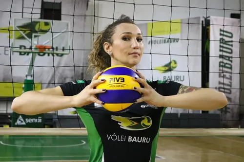 
				
					Quem é Tiffany, primeira mulher trans campeã da Superliga
				
				