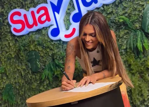 
				
					Rainha do Paredão: Tays Reys grava primeiro projeto audiovisual
				
				