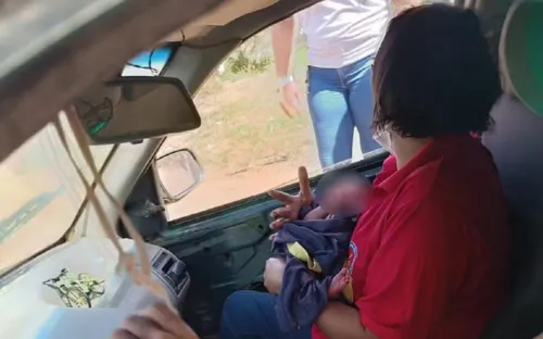 
				
					Recém-nascido é encontrado em matagal ao fundo de escola na Bahia
				
				