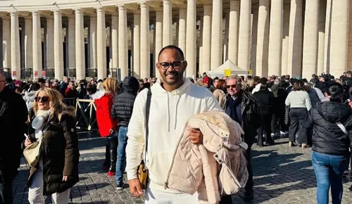 
				
					Rede Bahia cobre funeral do papa e escolha de pontífice do Vaticano
				
				