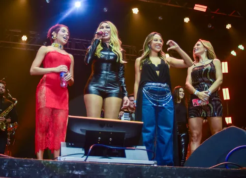 
				
					Renata Saldanha e Maike curtem noite em clima de romance: 'Especial'
				
				