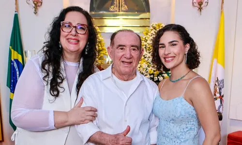 
				
					Renato Aragão celebra 90 anos e ganha homenagem emocionante da filha
				
				