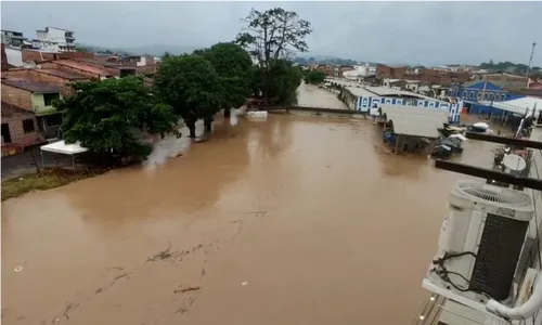 
				
					Rio transborda em Santo Amaro e deixa famílias desabrigadas após chuva
				
				