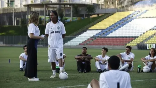 
				
					Ronaldinho Gaúcho fecha parceria com ex-Globo em projeto de futebol
				
				