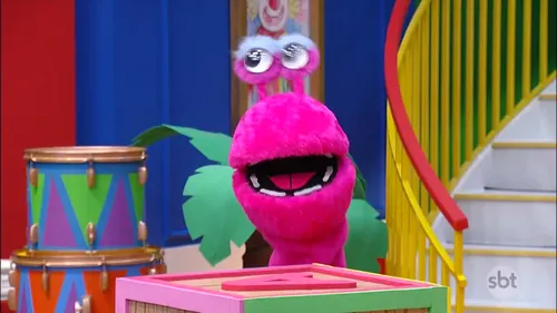
				
					SBT recicla cenário no 'Bom Dia & Cia' e reaproveita mascote de Eliana
				
				