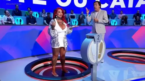 
				
					Sabrina Boing Boing choca Tom Cavalcante com tatuagem íntima ousada
				
				