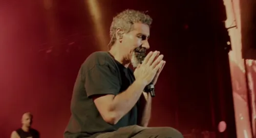 
				
					System of a Down anuncia turnê pelo Brasil após 10 anos; confira datas
				
				