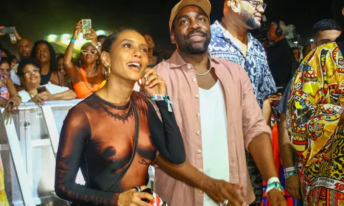 
				
					Taís Araújo chama atenção com look ousado de R$ 4 mil no Afropunk
				
				