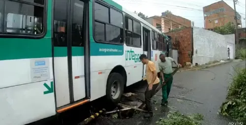 
				
					Terça-feira de chuva é marcada por transtornos em Salvador e RMS
				
				