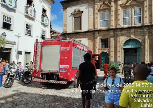 
				
					Teto de famosa 'igreja de ouro' de Salvador desaba e deixa feridos
				
				