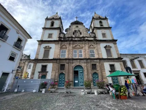 
				
					Teto de famosa 'igreja de ouro' de Salvador desaba e deixa feridos
				
				