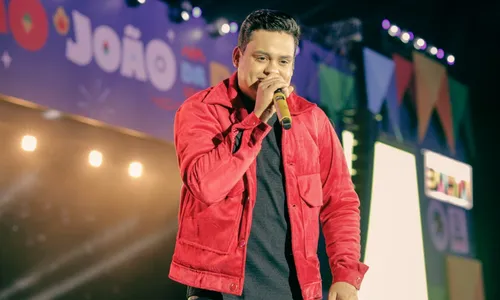 
					Balões pegam fogo durante show de Thiago Aquino no São João; VÍDEO
				
				