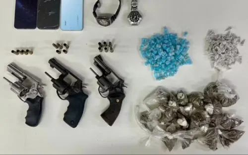 
				
					Três homens morrem após troca de tiros com PMs no Curuzu, em Salvador
				
				