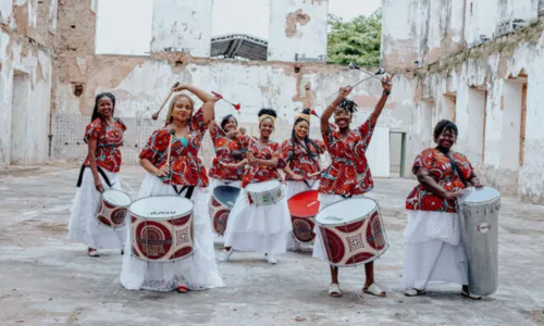 
				
					'Trio Pipoca das Pretas' homenageia artistas negros do Axé
				
				