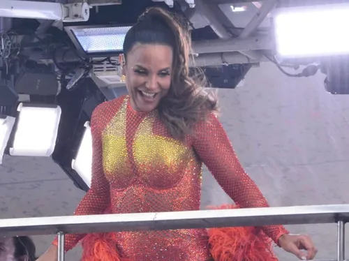 
				
					Ivete Sangalo revela desconforto no Carnaval e excesso de gases; VÍDEO
				
				