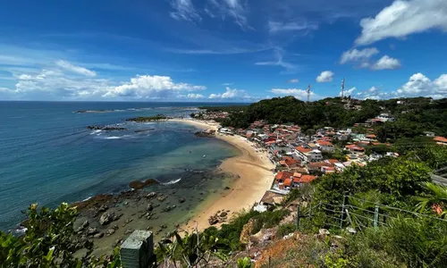 
				
					Turistas enfrentam filas longas e confusão em Morro de São Paulo
				
				