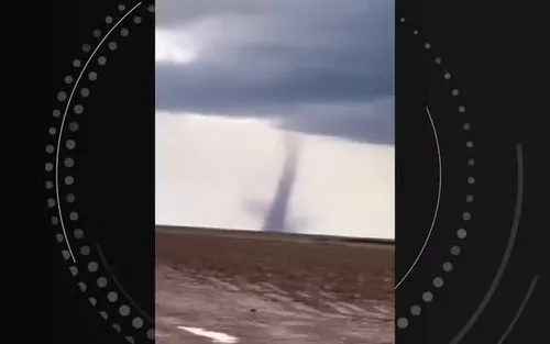 
				
					VÍDEO: Fenômeno semelhante a tornado é registrado no oeste da Bahia
				
				