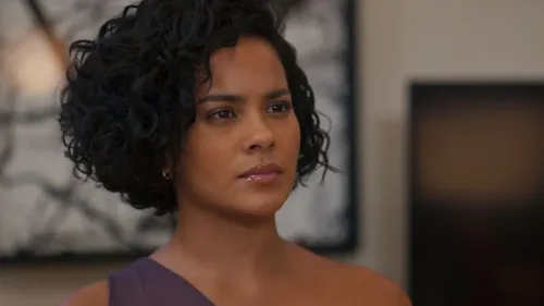   				  					'Vale Tudo': Heleninha constrange Raquel na frente de Ivan  				  				