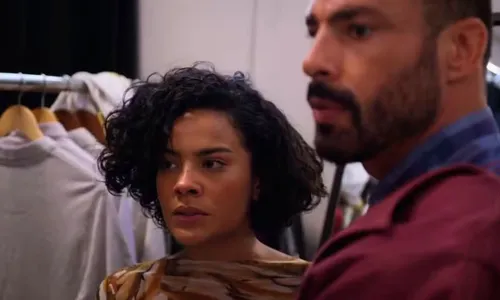 
				
					Vale Tudo: Solange flagra Fátima e César em momento íntimo após golpe
				
				