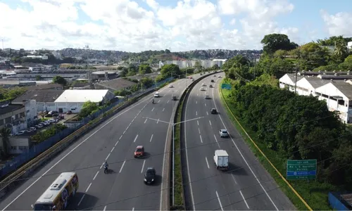 
				
					ViaBahia afirma que manterá pedágio em rodovias por falta de pagamento
				
				