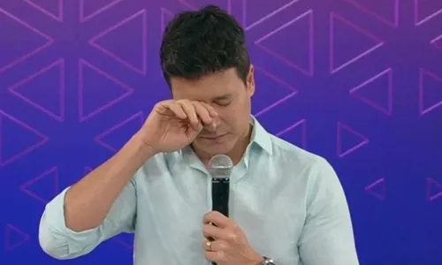 
				
					Rodrigo Faro se emociona ao gravar último programa na Record
				
				