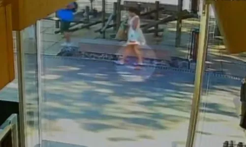 
				
					Vídeo mostra turista que acusou baiana de furto perdendo carteira
				
				