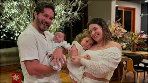 
					Viih Tube revela motivo para ter time com seis babás: 'Não dividem'
				
				
