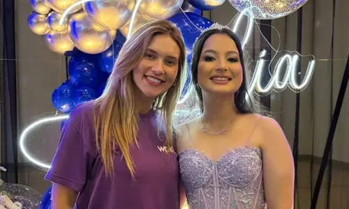 
				
					Virginia recebe crítica sobre look usado em festa da filha e rebate
				
				