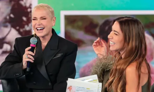 
				
					Xuxa faz entrada triunfal em programa no SBT e causa alvoroço na web
				
				