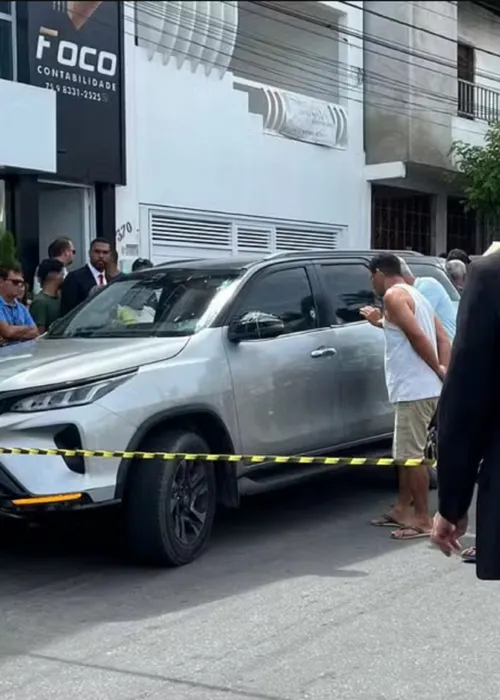 
				
					Advogado de 53 anos é morto a tiros dentro de carro na Bahia
				
				