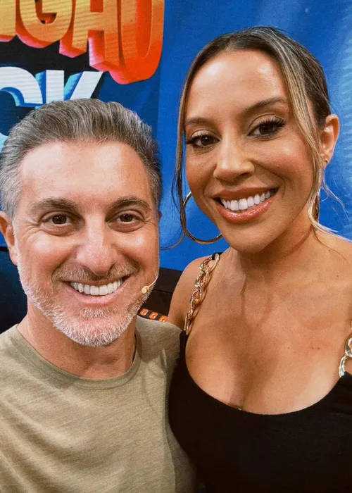 
				
					BBB 25: Renata Saldanha cai no choro e ganha surpresa de Luciano Huck
				
				