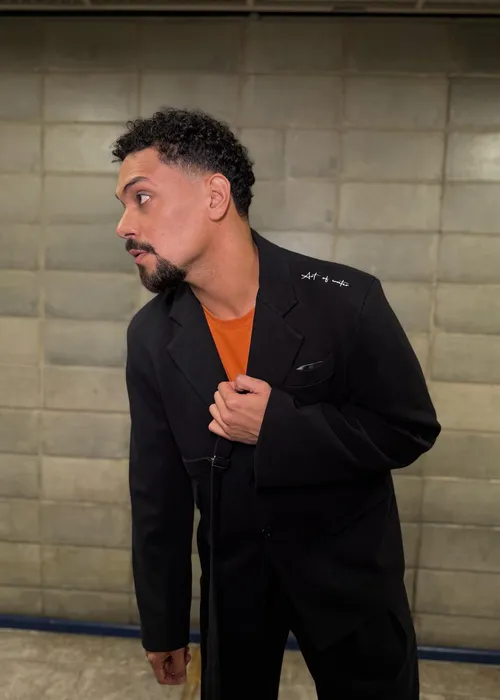 
				
					BBB 25: confira os looks dos ex-participantes na grande final
				
				