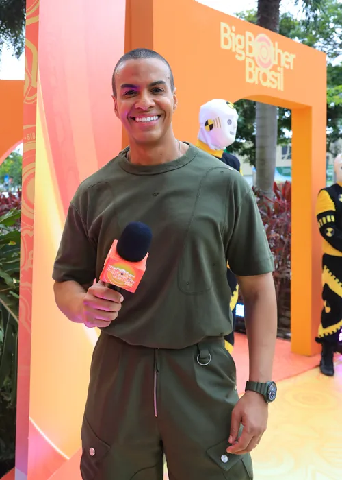 
					BBB 25: participantes deixam hotel em caravana com gritos de fãs
				
				